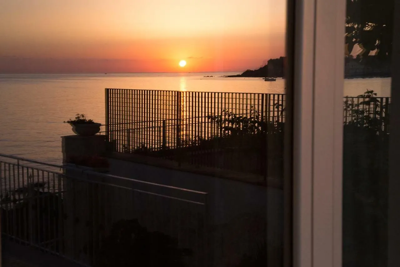 Apartment Appartamento In Villa Agnese Aci Trezza